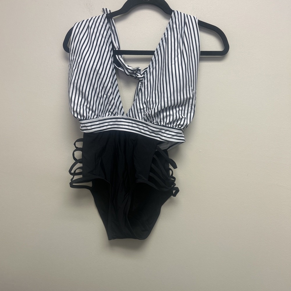 Aqua Eve plus size 14W One Piece Swimsuit Black and White Padded NWT